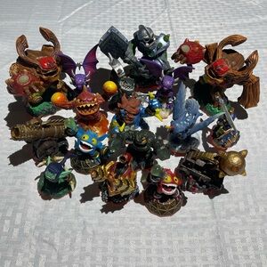Skylanders - Giants - Activision (2012) - Lot of 17 Action Figures